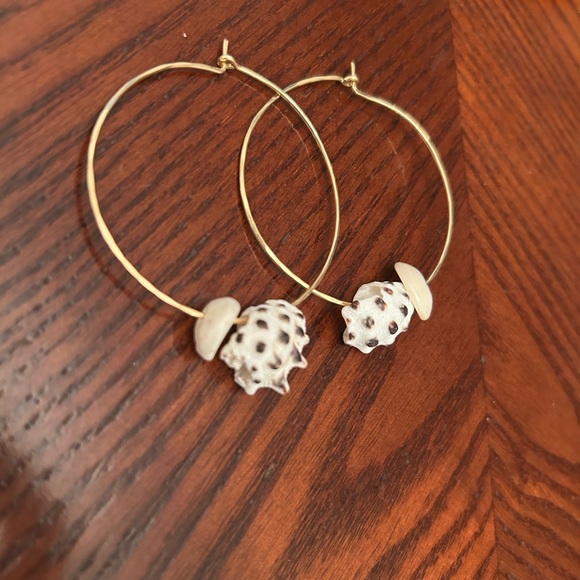 Shell Hoop earrings - Picture 3 of 3